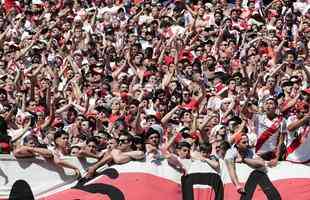 Torcedores do River Plate na final da Libertadores, contra o Boca Juniors, no Monumental de Nez