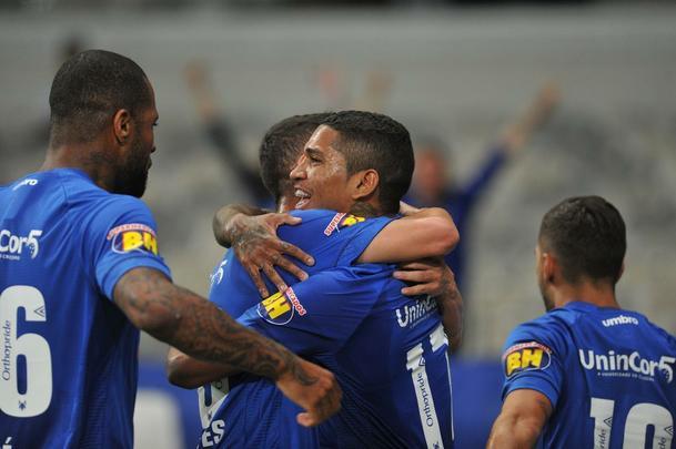 Raniel abriu o placar para o Cruzeiro aos 14 minutos do primeiro tempo