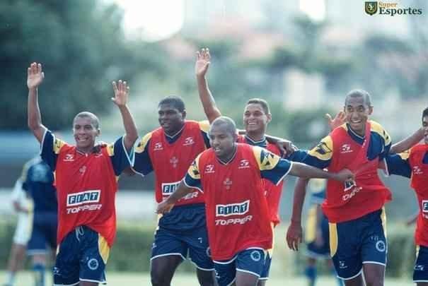 Imagens da Toca da Raposa I em 2000, ano da chegada do técnico Luiz Felipe Scolari