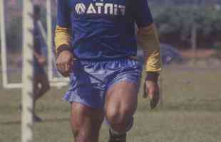 Meia Marco Antnio Boiadeiro (Cruzeiro: 1991-1993 / Flamengo: 1994): 46 jogos por Cruzeiro (2 gols) e 15 jogos por Flamengo