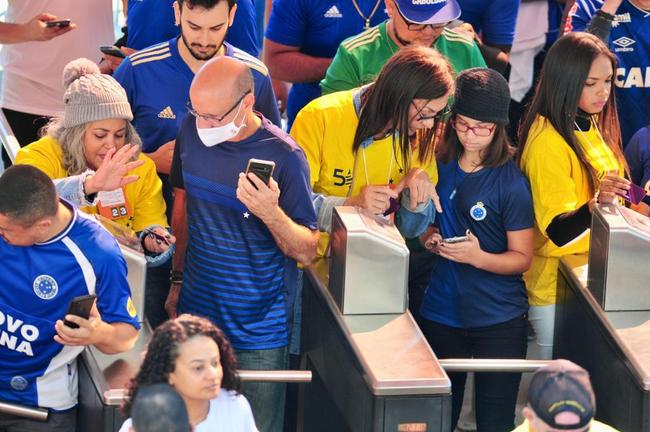 Fotos da torcida do Cruzeiro no jogo contra o Sampaio Corrêa