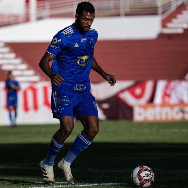 Fotos da partida entre Vila Nova e Cruzeiro, no OBA, pela Série B do Brasileiro