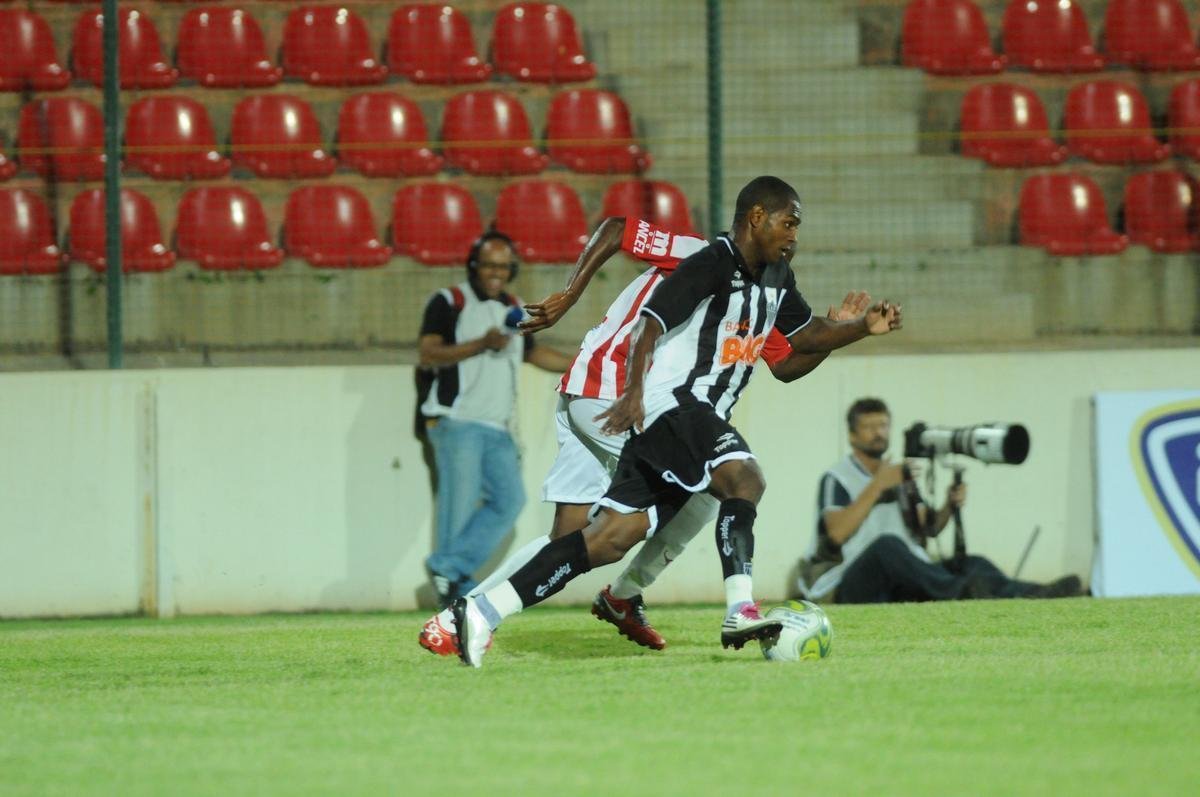 Jobson - Tambm contratado para a temporada 2011, estreou no amistoso contra o River Plate, do Uruguai, na Arena do Jacar, com assistncia para o gol de Ricardinho. O confronto terminou empatado por 1 a 1. Pouco mais de dois meses aps ser contratado, alegou que estava insatisfeito em Belo Horizonte e pediu a resciso contratual. 