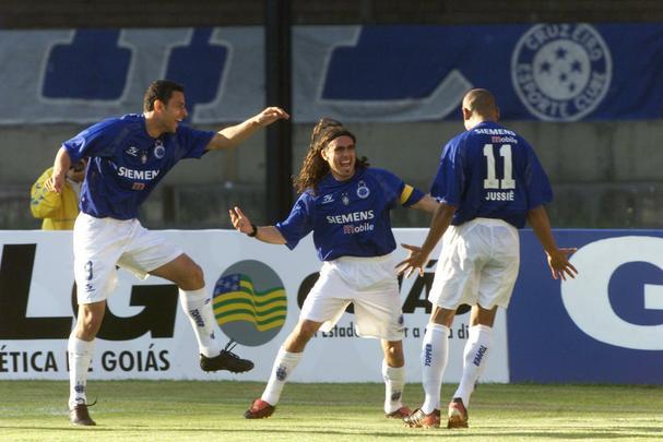 Fred em ação pelo Cruzeiro entre 2004 e 2005