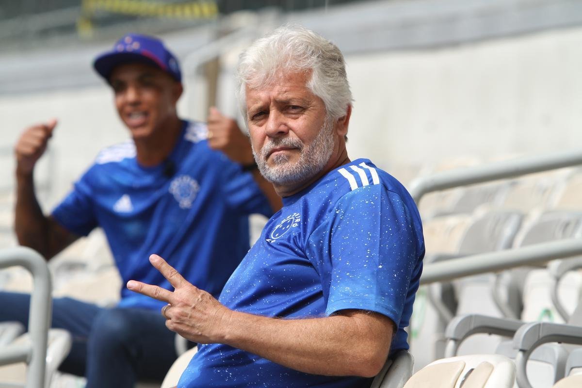 Al�cia Reis e Gabriel Henry, crian�as sempre presentes e marcantes na campanha do acesso do Cruzeiro