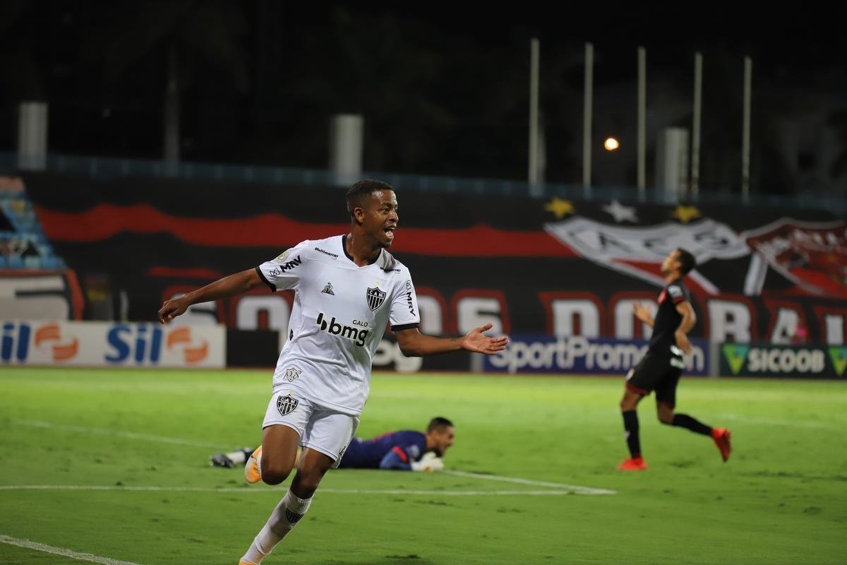 Atltico venceu Atltico-GO por 4 a 3, com gols de Keno (3) e Nathan. Time assumiu liderana do Brasileiro, com 21 pontos