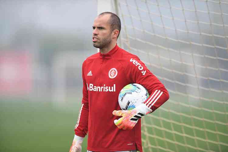 Vitão destaca preparação para jogo decisivo no Gigante 