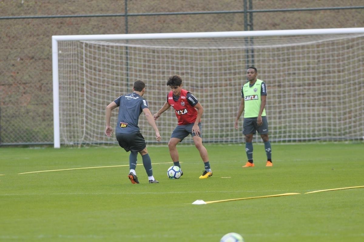 Yimmi Char, David Terans e Denlson participaram do treino em campo pela primeira vez
