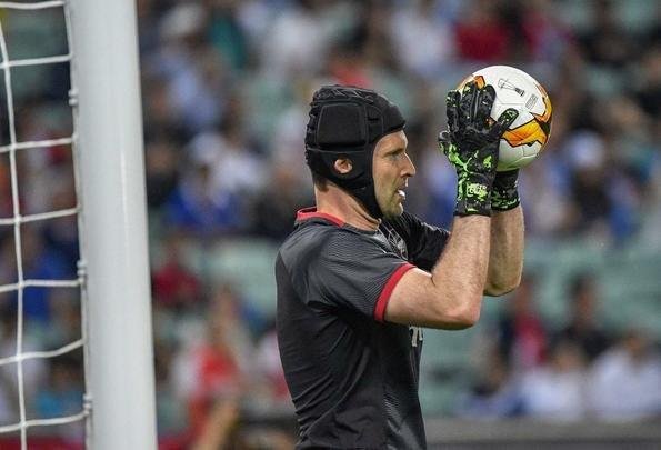 Com direito a um show de Hazard no segundo tempo, quando o craque belga marcou dois gols e ainda deu assistncia para Pedro balanar as redes, o Chelsea goleou o Arsenal por 4 a 1, nesta quarta-feira, no estdio Olmpico de Baku, no Azerbaijo, e conquistou o seu segundo ttulo da Liga Europa