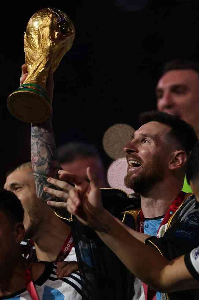 Copa do Mundo pela Argentina é o 42º título da carreira de Messi