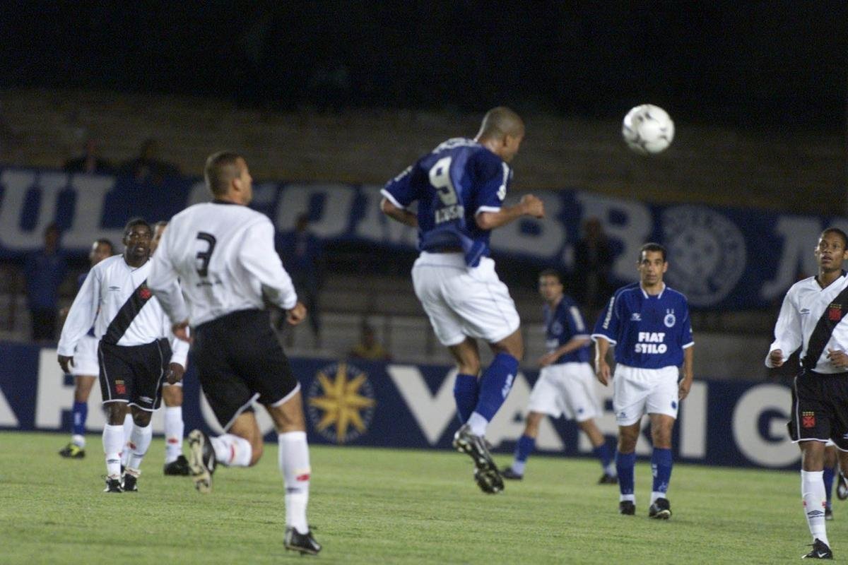 Pelo Campeonato Brasileiro de 2003, Cruzeiro venceu o Vasco por 4 a 1, no Mineiro. 