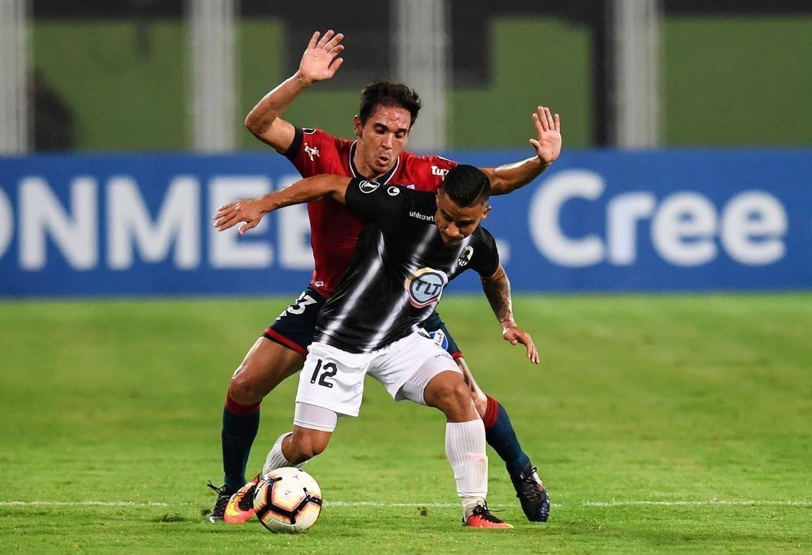 12 - Mayker Jos Gonzlez Montilla: revelado no Trujillanos - clube que defendeu at 2016 -, o experiente defensor de 30 anos  titular da lateral.