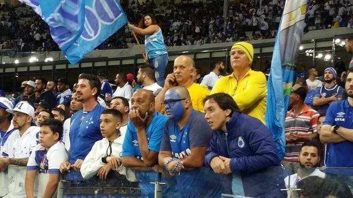 Torcida do Cruzeiro durante a partida contra o Internacional, no Mineirão, pela semifinal da Copa do Brasil