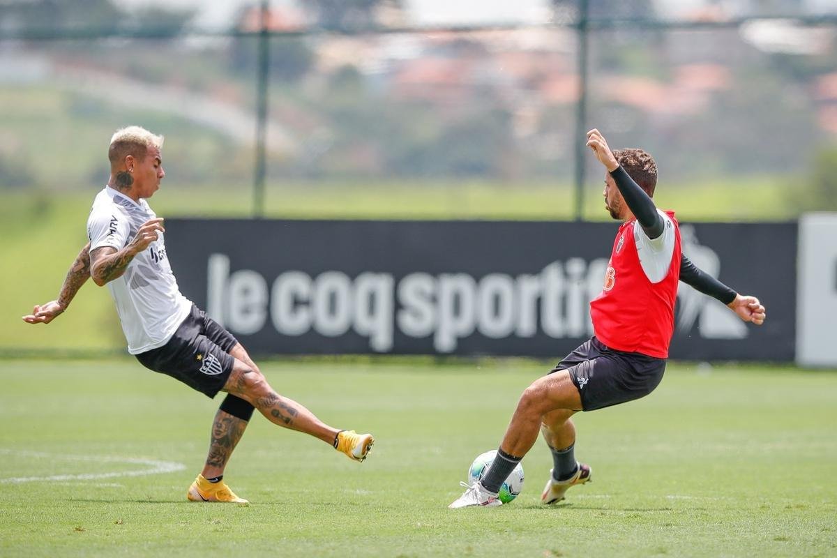 Veja fotos do treino do Atltico