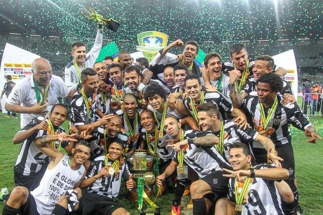 Copa do Brasil (2014) - Em indita final mineira na Copa do Brasil, o Atltico levou a melhor sobre o rival Cruzeiro nos dois jogos e conquistou o ttulo do torneio pela primeira vez. No jogo de ida, triunfo alvinegro no Independncia, por 2 a 0. Luan e Dtolo balanaram as redes. No clssico decisivo, no Mineiro, o Galo venceu por 1 a 0, gol de Diego Tardelli