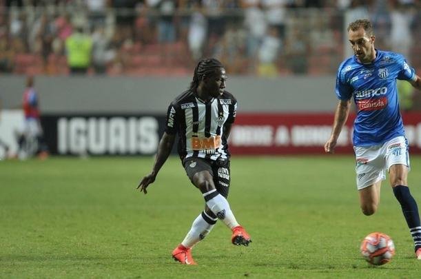 Veja fotos do jogo Atltico x URT