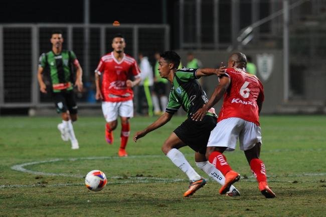 Imagens do jogo entre Amrica e Mogi Mirim no Independncia