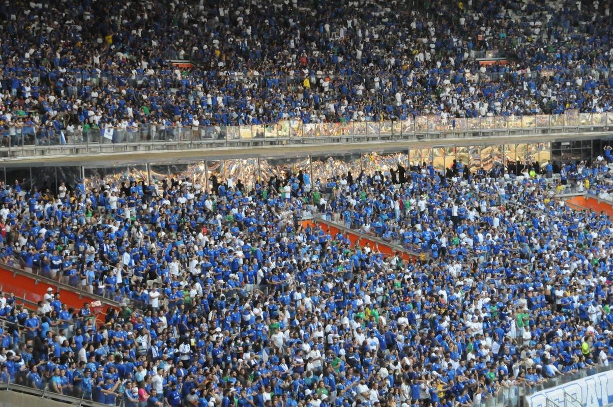 Fotos da torcida do Cruzeiro, no Mineiro, na partida contra a Ponte Preta pela 13 rodada da Srie B do Campeonato Brasileiro. Mineiro recebeu grande pblico mais uma vez