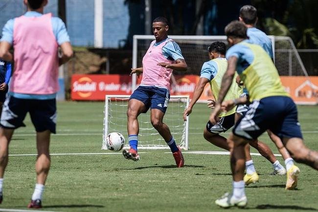 Imagens do treino do Cruzeiro desta segunda-feira (20), na Toca da Raposa II, em Belo Horizonte