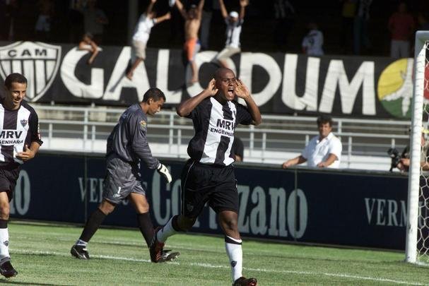35º - Quirino - 2003/2004/2005 - 65 jogos / 14 gols - 0,21 por jogo