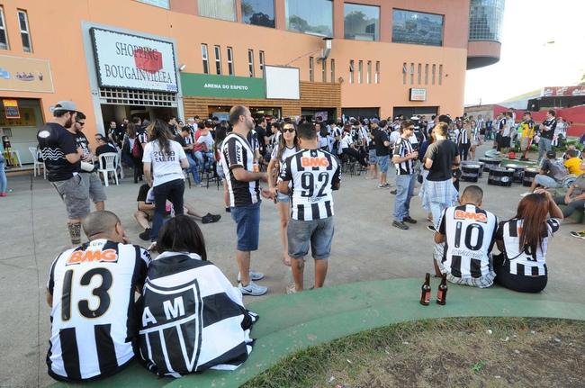 Atleticanos, devotos de 'São Victor', celebram dia da defesa que marcou campanha da Libertadores 2013