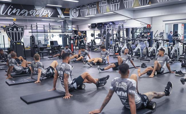 Titulares do Atltico fazem treino na academia aps derrota para o Palmeiras