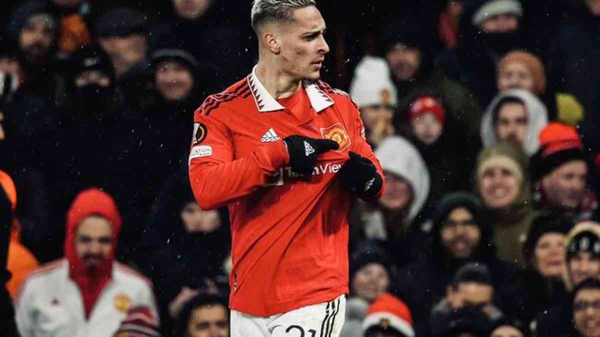 De virada e com brilho brasileiro, Manchester United elimina o Barcelona na  Liga Europa