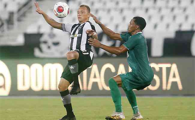 Carlinhos fez o gol de empate do Botafogo, que não conseguiu a vitória na estreia 