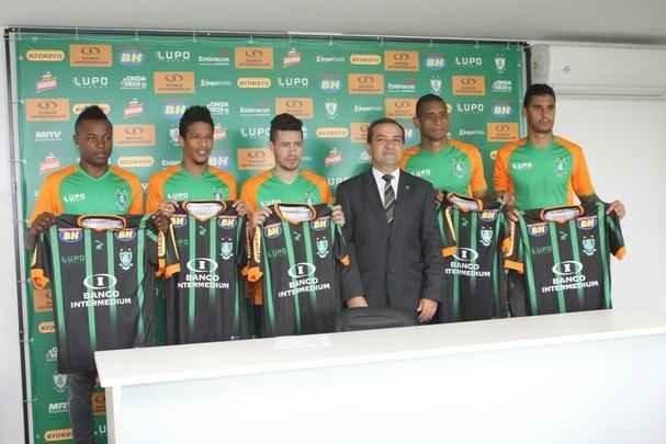 Zagueiro Cardoso, os meias Diego Lopes e Eisner Loboa, e os atacantes Nixon e Michael foram apresentados pelo presidente Anderson Racilan
