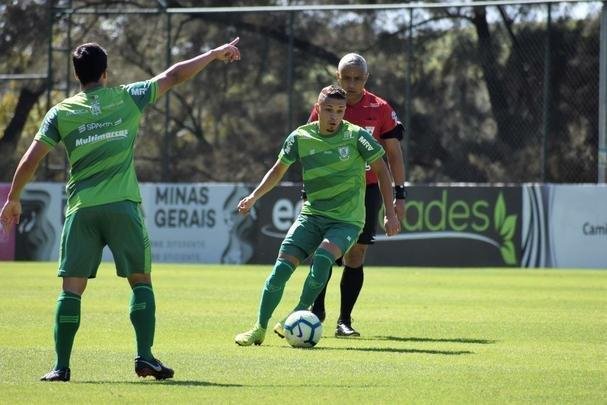 Em jogo-treino realizado na manh deste sbado, na Cidade do Galo, o Amrica venceu o Atltico, por 3 a 1. Os gols do triunfo americano foram marcados por Jonatas Belusso, duas vezes, e Rafael Bilu. O zagueiro Rver descontou para a equipe alvinegra.