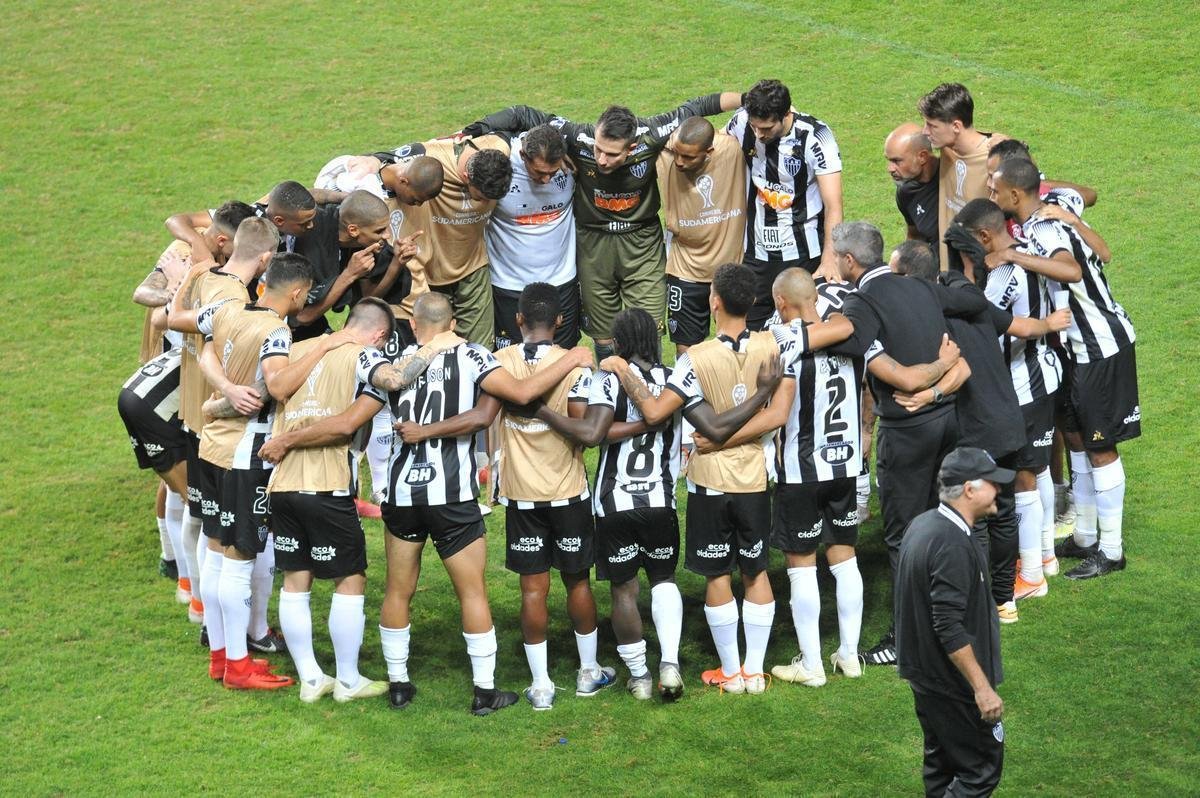 Depois de vitria do Atltico por 1 a 0 no tempo normal, Victor pegou trs pnaltis do Unin La Calera e levou o time alvinegro s oitavas de final da Sul-Americana