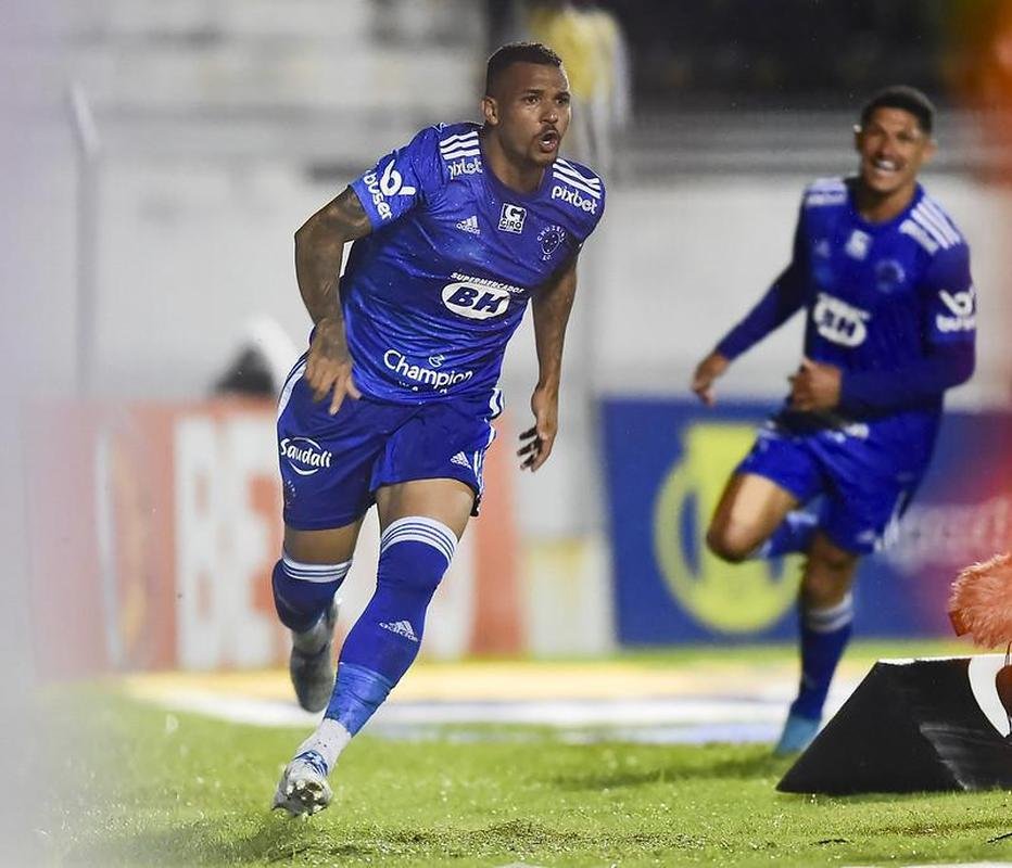 Ponte Preta x Cruzeiro: veja as fotos do jogo no Moiss Lucarelli, em Campinas, pela 32 rodada da Srie B do Campeonato Brasileiro
