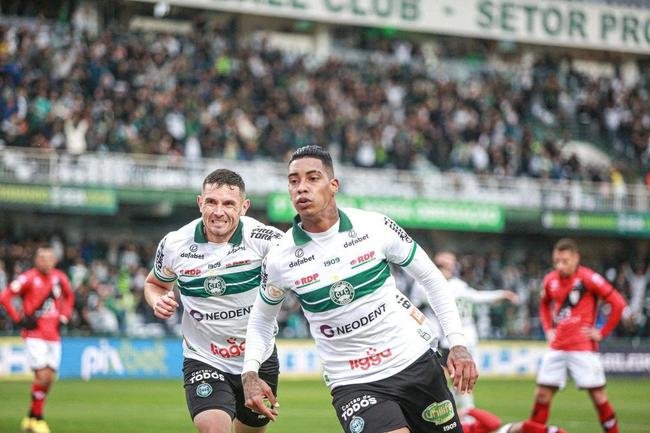 1� - Coritiba - 10 vermelhos