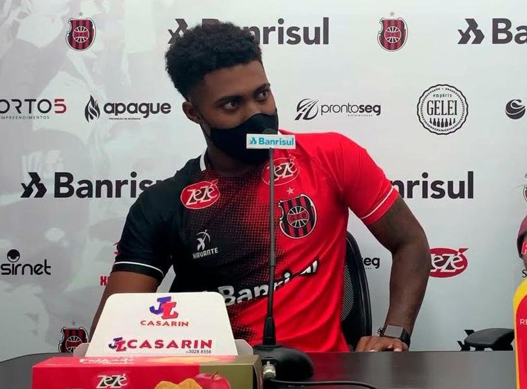 Paulo Vitor (atacante)