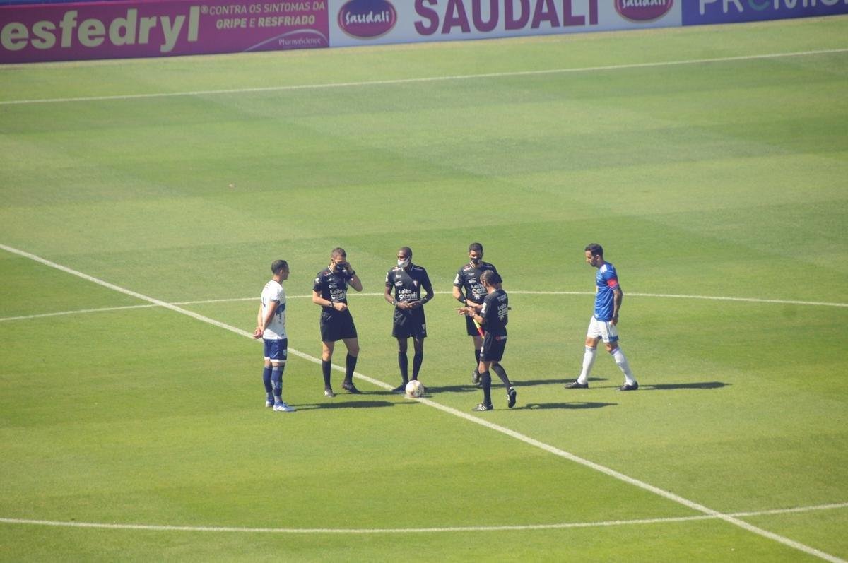 Na retomada do Campeonato Mineiro, Cruzeiro e URT se enfrentaram no Mineiro