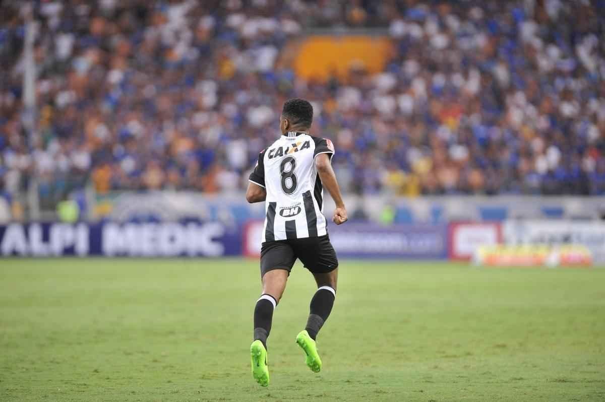 No segundo tempo, jogo ficou mais tenso. Arrascaeta fez 2 a 0 para o Cruzeiro, e Elias diminuiu para o Galo