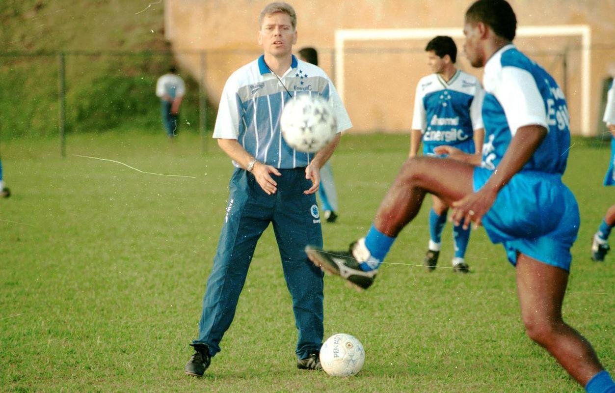 Paulo Autuori comandou o Cruzeiro em trs passagens. Em 1997, conquistou o Campeonato Mineiro e a Copa Libertadores.