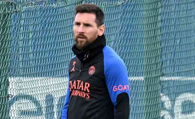 Messi ainda negocia com o PSG a durao do novo contrato