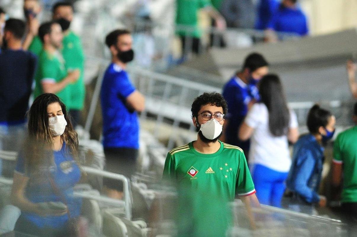 Fotos do jogo entre Cruzeiro e Confiana pela Srie B. Jogo  em Belo Horizonte marcou a volta da torcida cruzeirense ao Mineiro aps meses de ausncia devido  pandemia da COVID-19