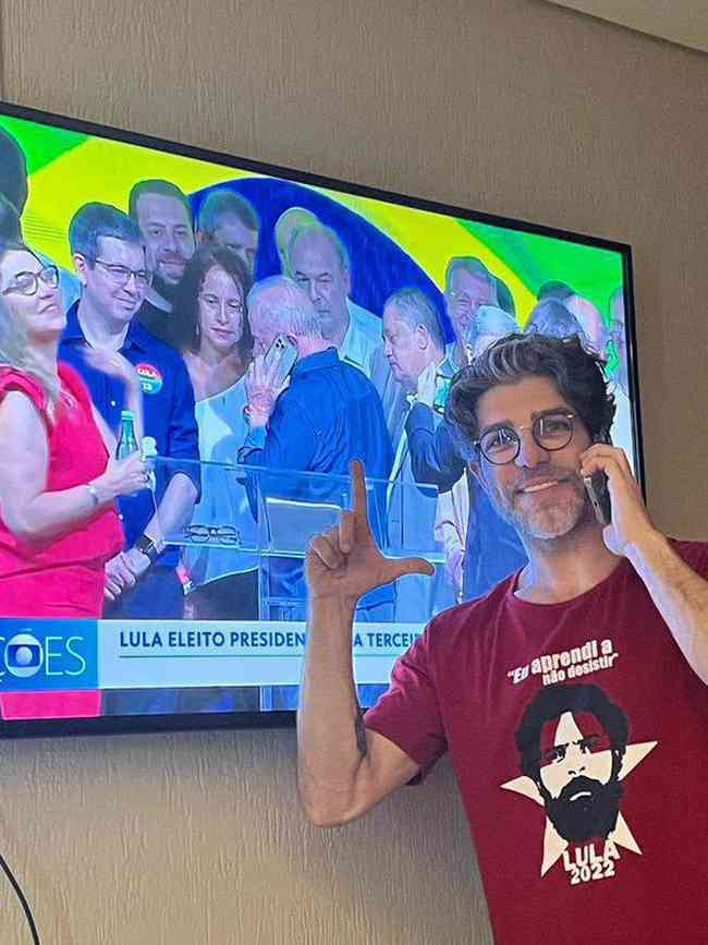 Juninho Pernambucano festeja vitória de Lula na eleição