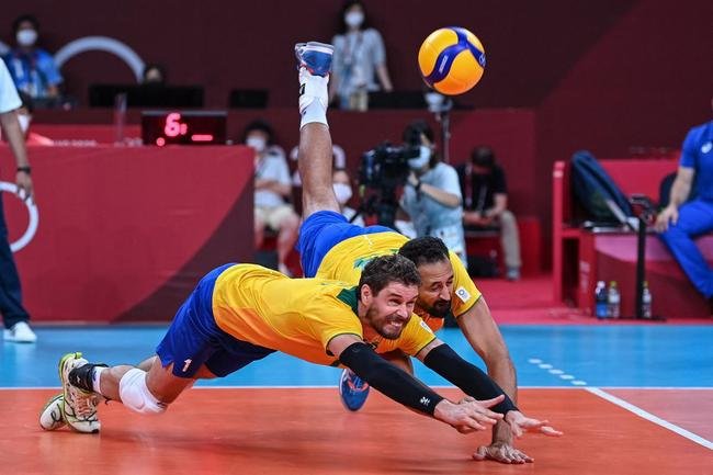Fotos do jogo entre Brasil e Argentina pela segunda rodada do torneio masculino de vlei dos Jogos Olmpicos de Tquio. Seleo Brasileira venceu, de virada, por 3 sets a 2