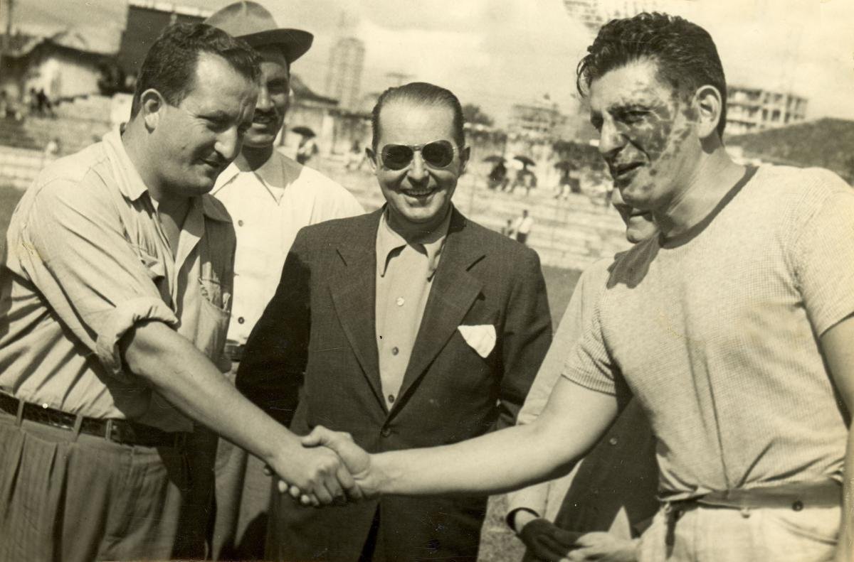 Fotos da carreira do polmico tcnico Yustrich, o Homo