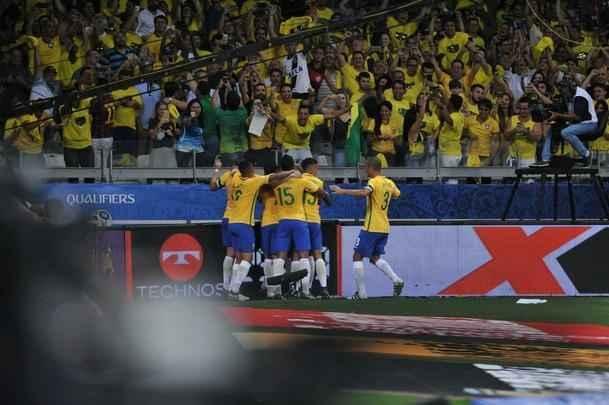 Phillippe Coutinho marcou o primeiro gol do Brasil no Mineiro