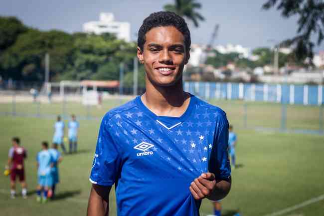 Filho de Ronaldinho Gacho tem contrato com o Cruzeiro at 2025
