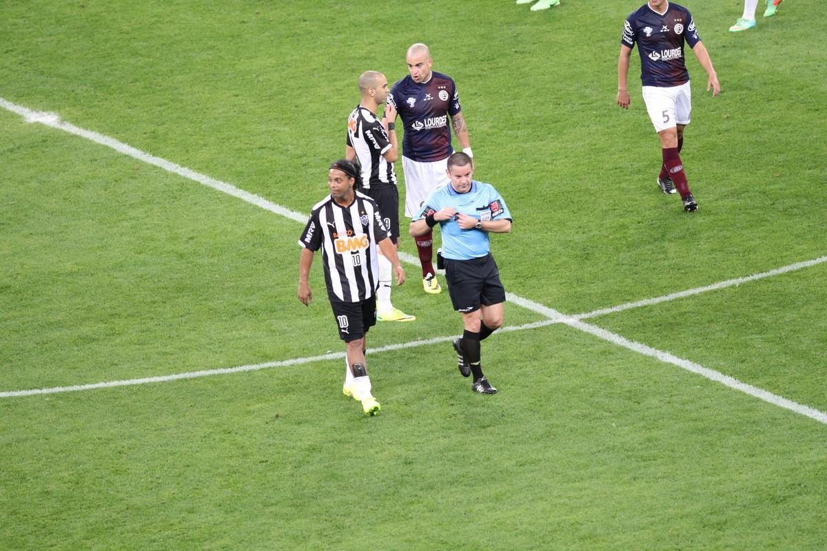 Ronaldinho pode ter feito, contra o Lans, na despedida da Recopa, o seu ltimo jogo pelo Atltico