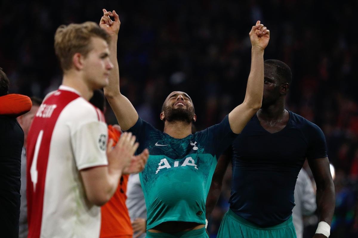 Lucas marcou trs vezes contra o Ajax e conduziu o Tottenham  final da Liga dos Campees