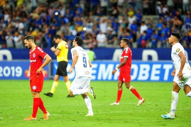 Cruzeiro e Internacional ficaram no empate em jogo com interveno do VAR