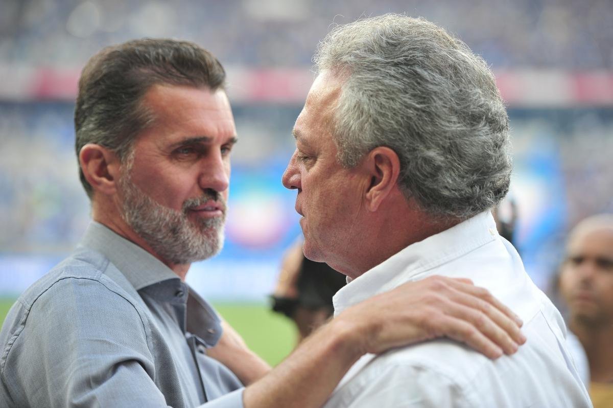 As expresses dos tcnicos Abel Braga, do Cruzeiro, e Vagner Mancini, do Atltico, durante o clssico no Mineiro pela 32 rodada do Campeonato Brasileiro. No comeo do jogo, eles se abraaram em clima amistoso.