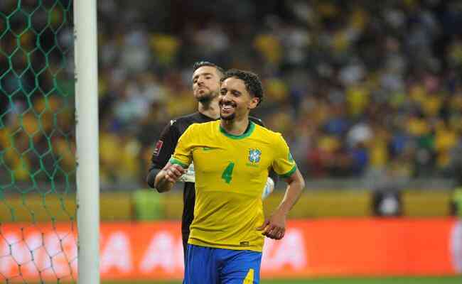 Zagueiro Marquinhos foi autor de duas assistncias para gols no jogo do Brasil contra o Paraguai, no Mineiro
