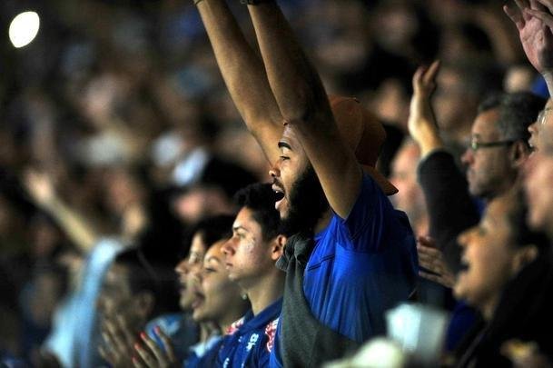 Torcida do Cruzeiro foi da esperana  decepo no Mineiro diante do River Plate